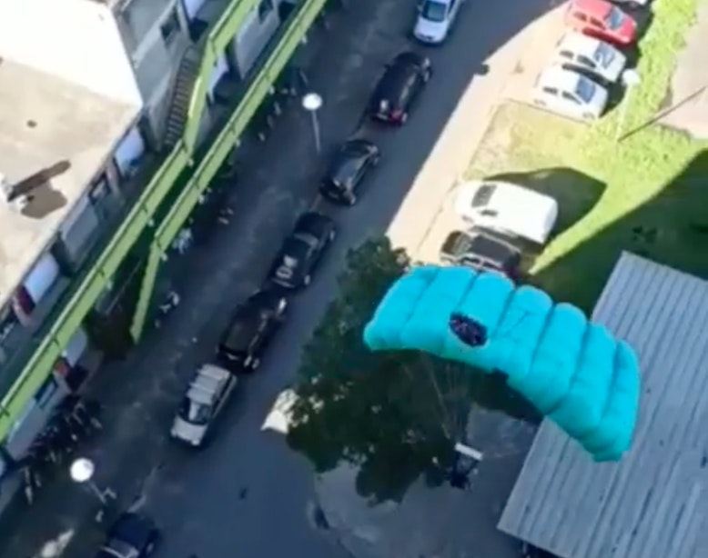 Basejumper springt van gebouwen in Utrecht en plaatst filmpjes daarvan op Instagram