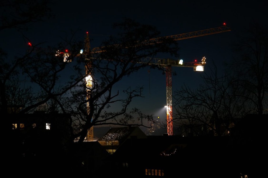 Gemeente gaat optreden tegen felle bouwlampen bij het Stationsgebied in Utrecht