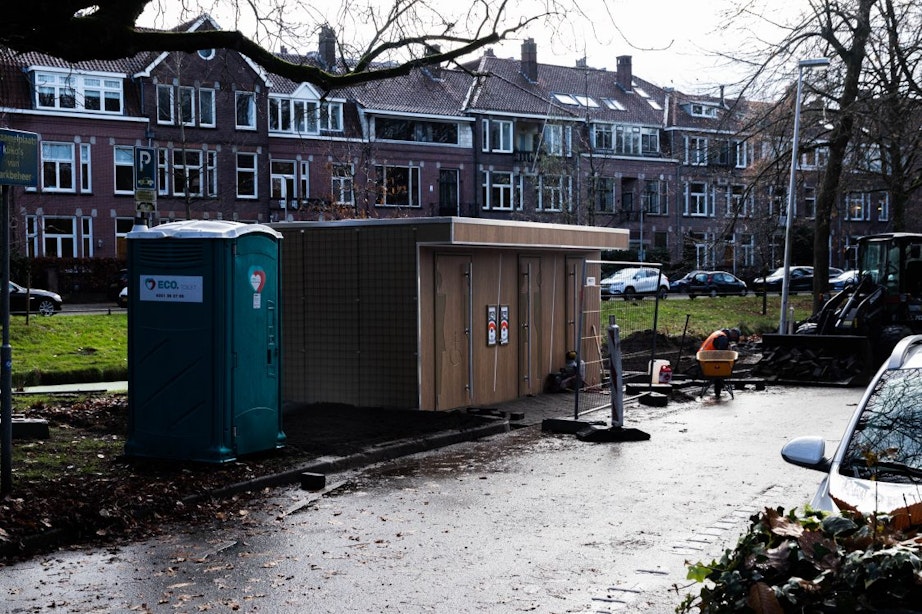 Toiletgebouw geplaatst in Wilhelminapark in Utrecht