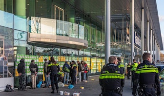 Rechter legt activisten Extinction Rebellion geen straf op voor beplakken hoofdkantoor Rabobank in Utrecht