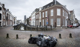 Utrechtse binnenstad ligt slechts een paar uur na het begin van de staking al vol met vuilniszakken