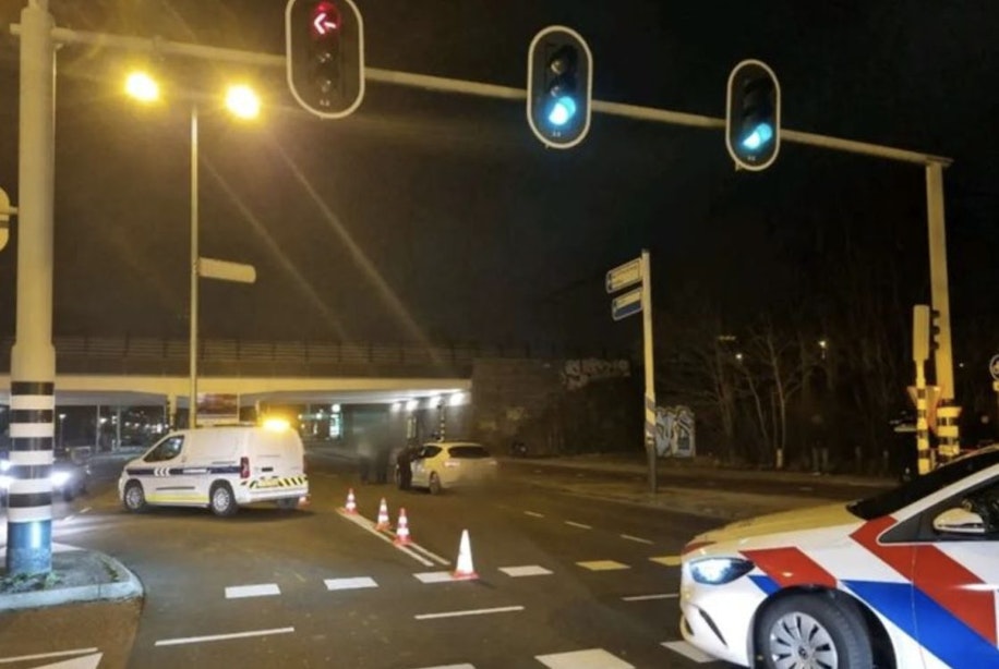 Voetganger zwaargewond na aanrijding in Utrecht; politie dringend op zoek naar getuigen