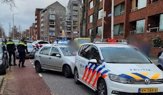 Automobilist rijdt tijdens zijn vluchtpoging voor de politie bijna een voetganger aan in Utrecht