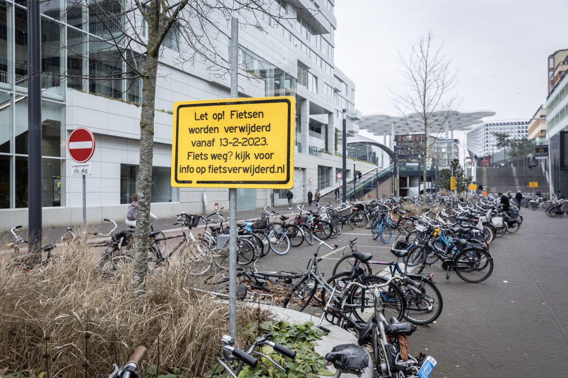 In werkelijkheid Preek Snel Let op: Vanaf maandag worden alle fietsen bij de Moreelsehoek in Utrecht  verwijderd