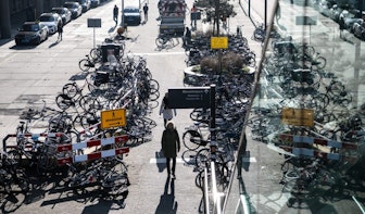 Vanaf vandaag is het parkeren van je fiets op straat in het stationsgebied in Utrecht verboden