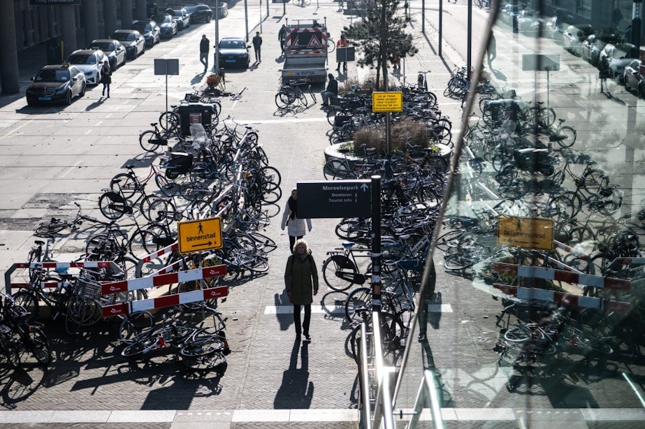 Vanaf vandaag is het parkeren van je fiets op straat in het stationsgebied in Utrecht verboden