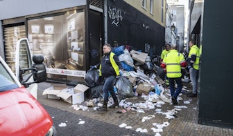 Utrechtse vuilniszakkenvracht vanaf dinsdag weer opgehaald; stad schoonmaken duurt zeker een week