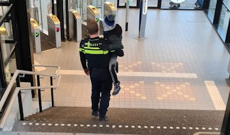 Jongetje (7) stapt op Utrecht Centraal in zijn eentje op de trein naar Woerden als vader kaartje staat te kopen