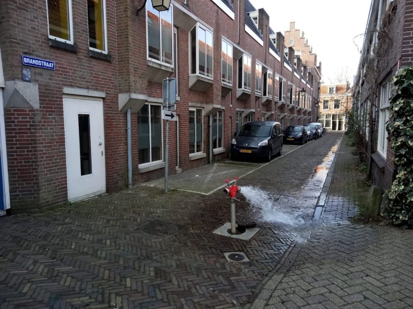 Problemen met brandkraan in de Brandstraat in Utrecht; bewoners tijdelijk zonder water