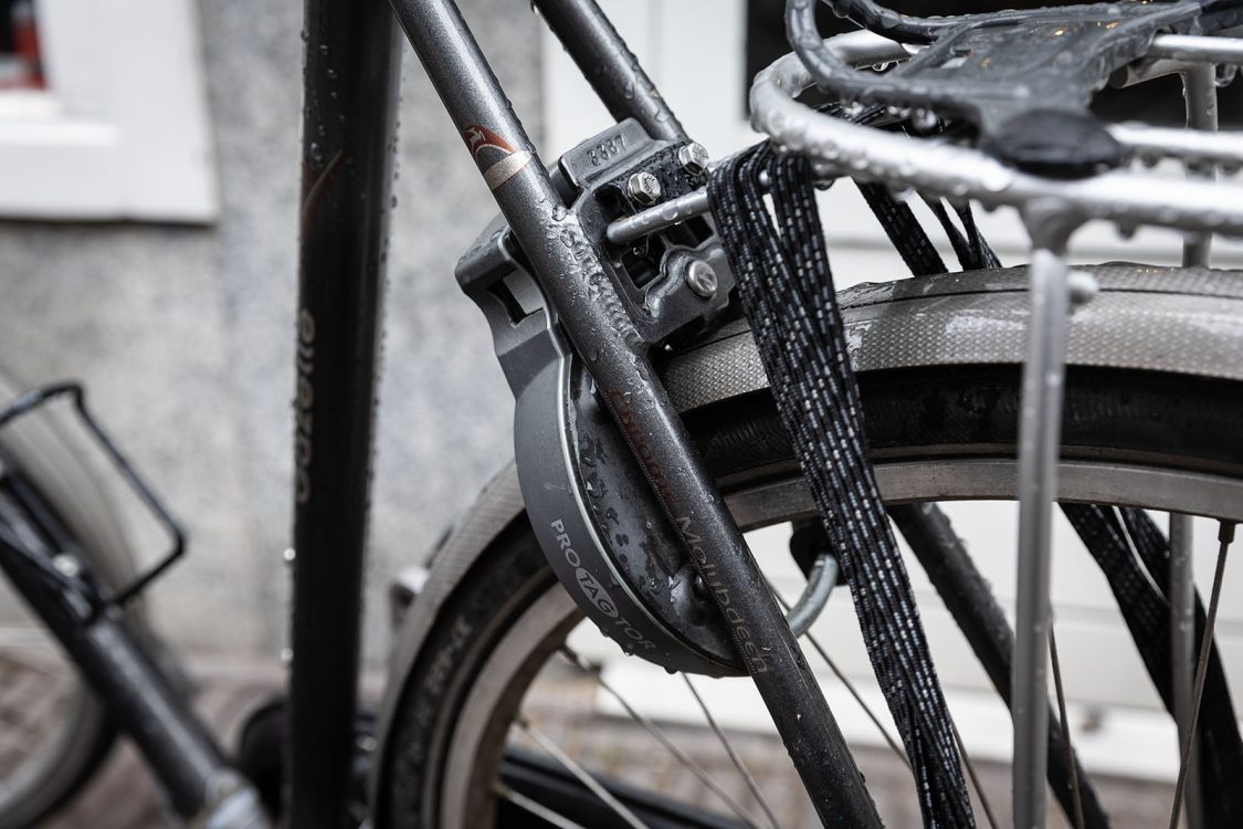 Aantal gestolen fietsen met ruim 35 procent gestegen in Utrecht; gemeente adviseert twee te gebruiken