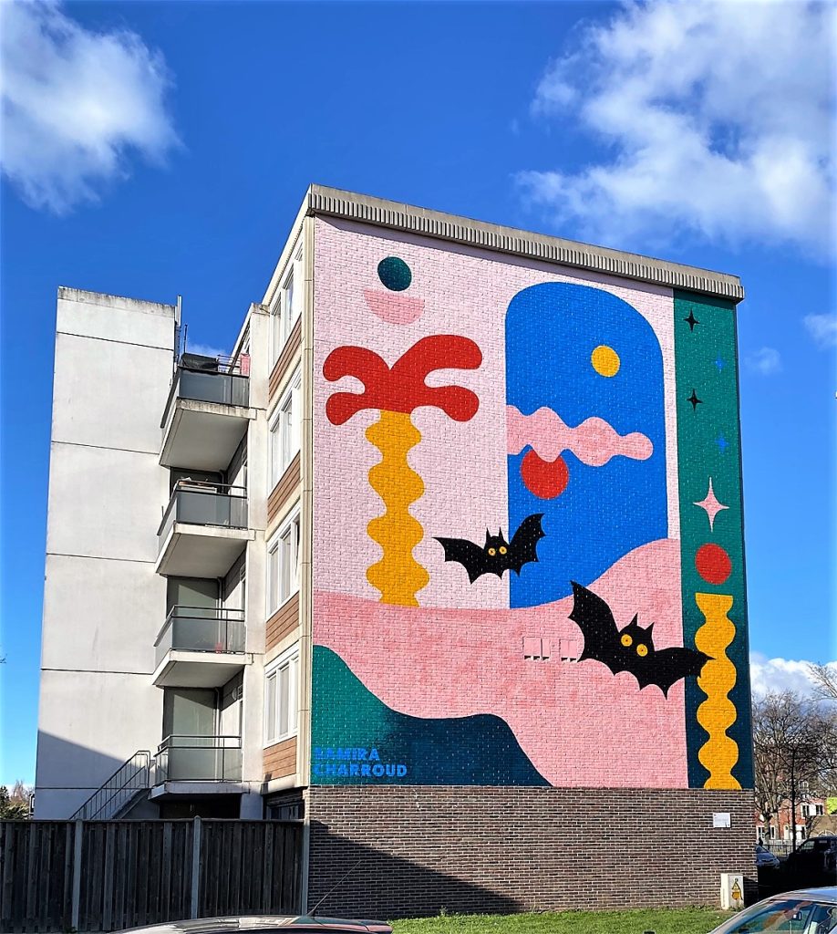 Muurschildering van Samira Charroud op de flat hoek Cortezlaan en Columbuslaan (foto Bert Poortman)