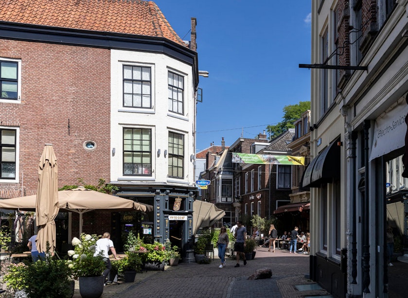 Straatnamen in Utrecht: waar komen de namen Lichte Gaard en Donkere Gaard vandaan?