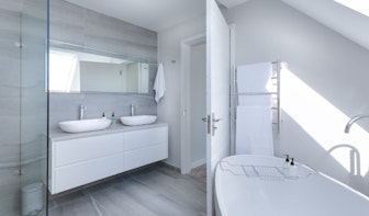 Hoe pas je slimme technologie toe in de keuken en badkamer van je Utrechtse woning?
