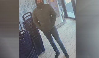 Politie zoekt deze man die eerder een drogisterij in Utrecht overviel en daarbij de caissière (23) bedreigde