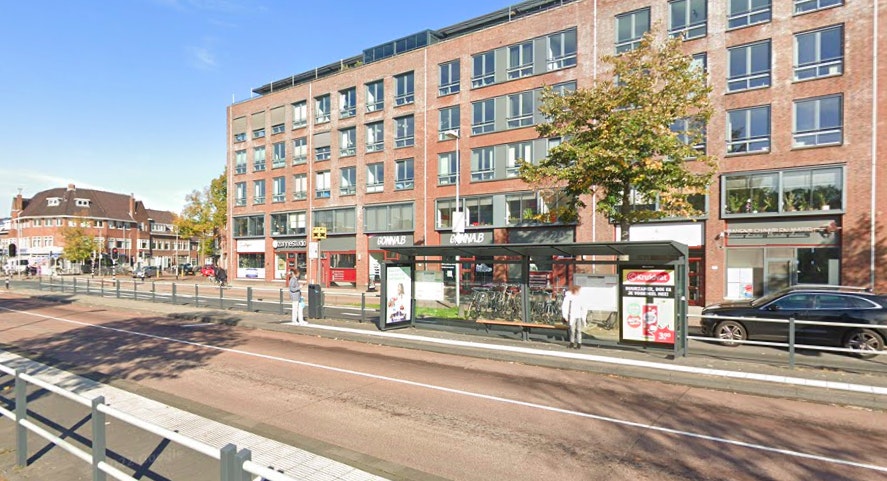 Politie op zoek naar getuigen van mishandeling bij bushalte aan Vleutenseweg in Utrecht