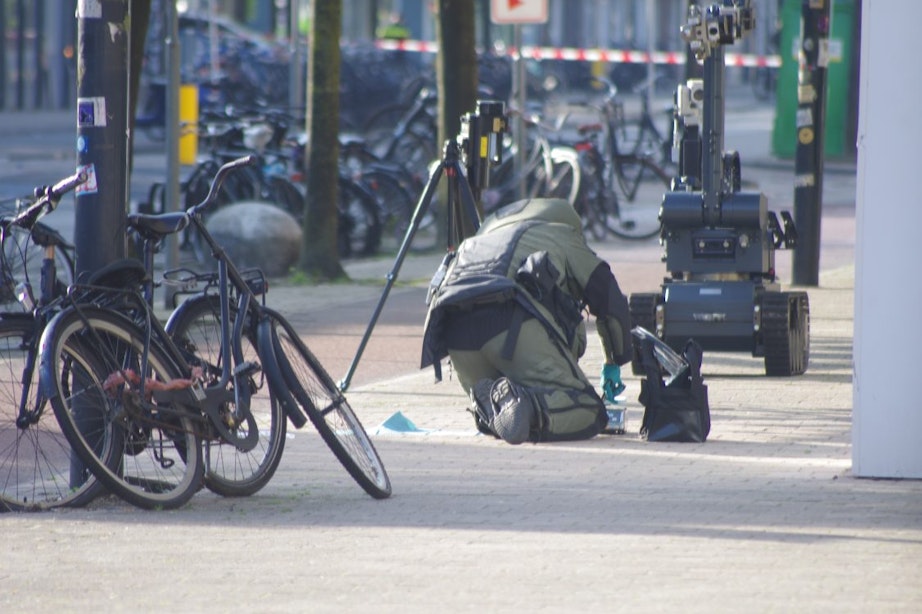 Eerder beschoten beautysalon aan Amsterdamsestraatweg in Utrecht lijkt opnieuw doelwit; verdacht pakket gevonden