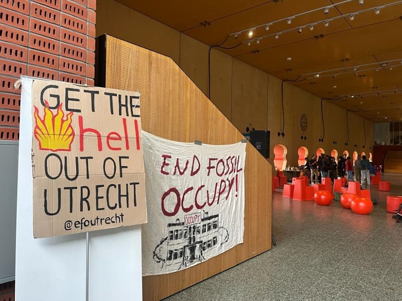 Universiteit Utrecht voldoet aan een van de eisen van activisten en spreekt vanaf nu over ‘klimaatnoodtoestand’
