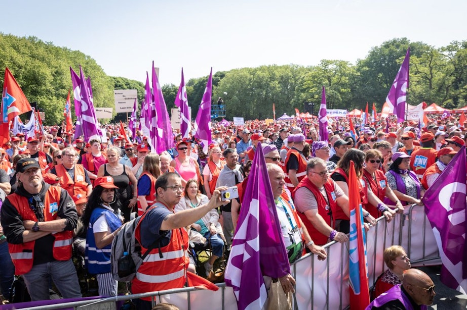 Duizenden mensen met een arbeidsbeperking demonstreren in Utrecht voor meer loon