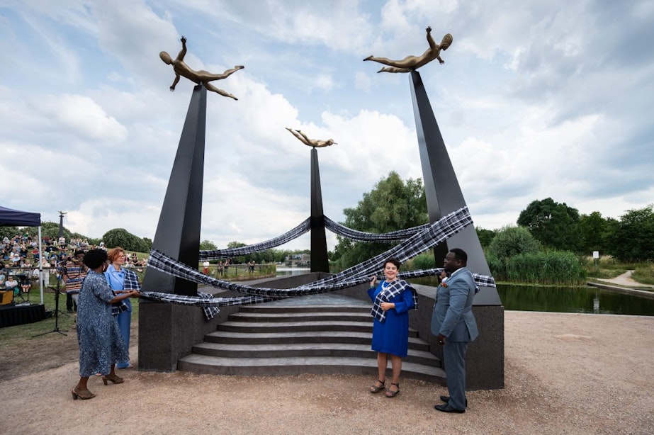 Het slavernijmonument in het Griftpark in Utrecht is onthuld