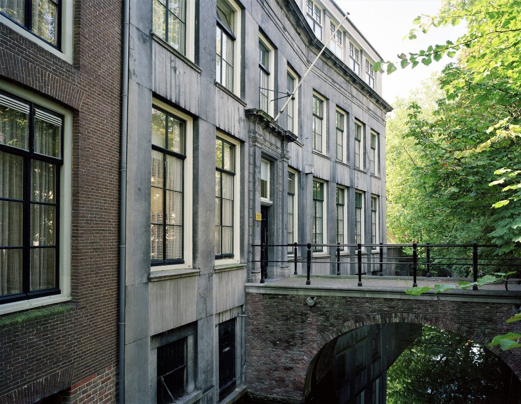 Pemandangan rumah musim dingin Belle van Zuilen, sekarang Kromme Nieuwegracht 3-5 (Layanan Foto GAU, 1992)