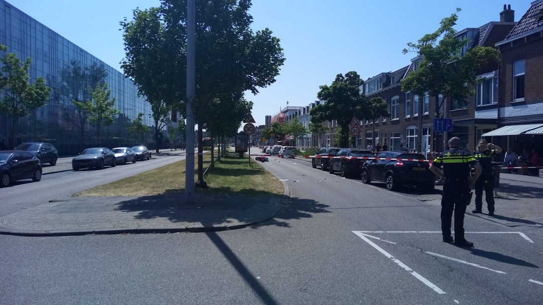 Twee gewonden bij aanrijding tussen scooter en voetganger op Vondellaan in Utrecht