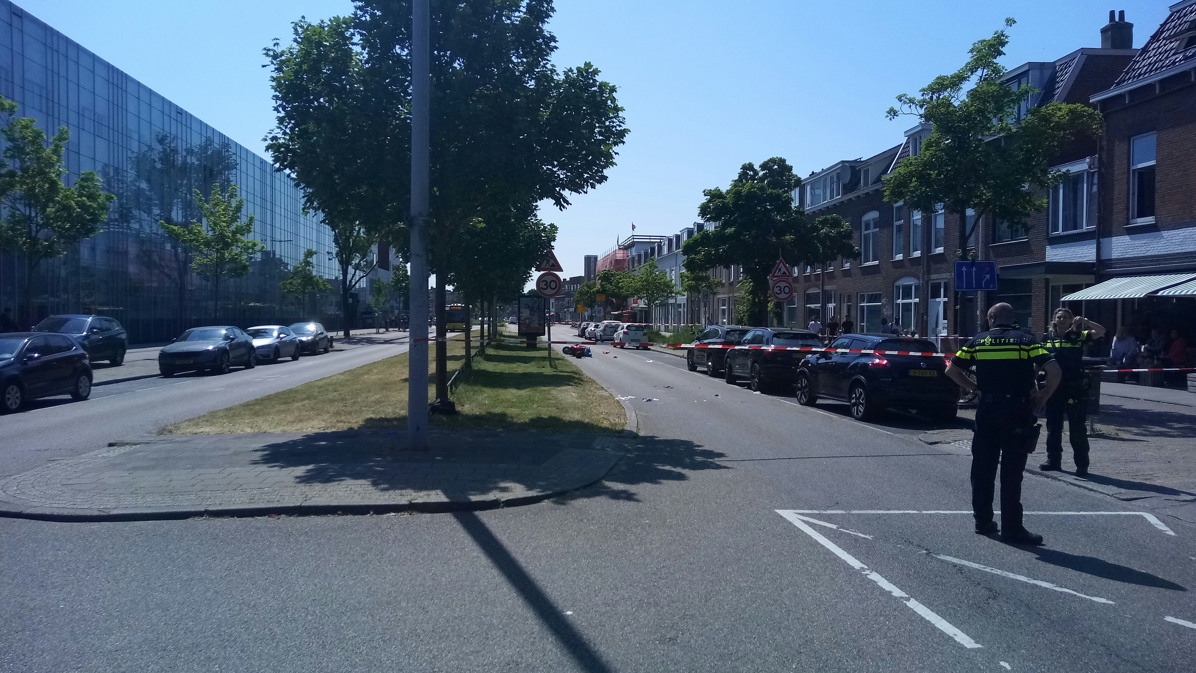 Twee gewonden bij aanrijding tussen scooter en voetganger op Vondellaan in Utrecht.