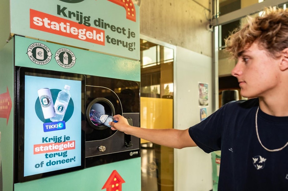 Eerste inlevermachine voor statiegeldblikjes- en flesjes op middelbare school in Leidsche Rijn