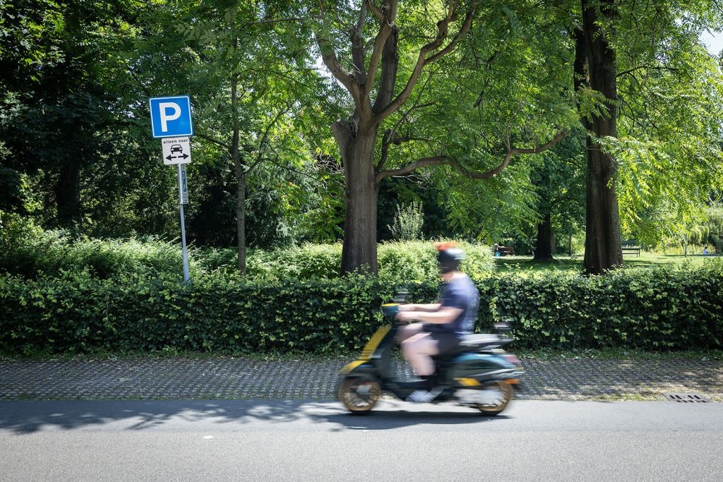 Geen nieuwe parkeerplekken nabij Wilhelminapark in Utrecht vanwege verdwijnen parkeerstrook