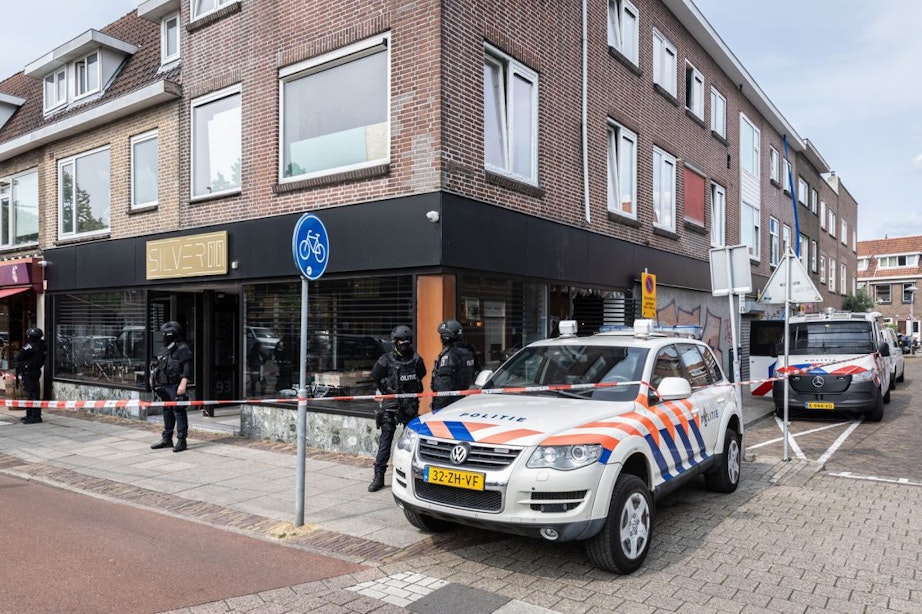 Meerdere politieacties in Utrecht; zwaarbewapende agenten voor meubelzaak Amsterdamsestraatweg