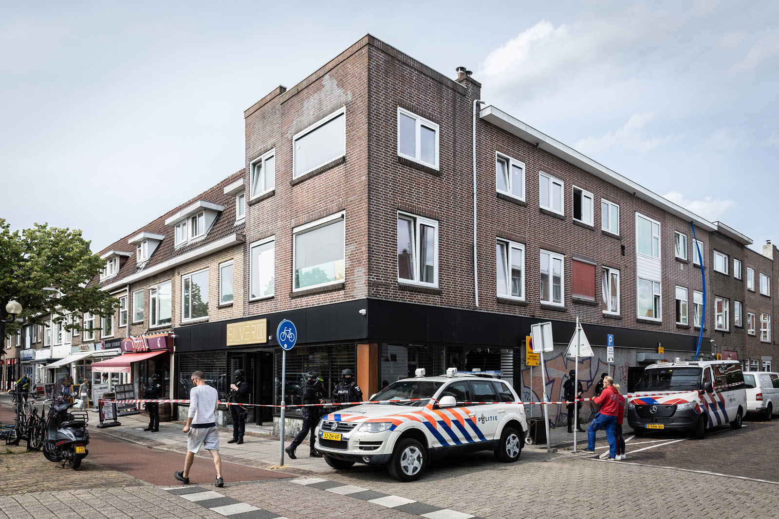 Politie Valt Binnen Op Zeven Plekken En Arresteert Utrechter (33) In ...