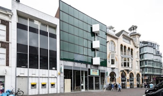 Groene gevel aan het Vredenburg in Utrecht gaat mogelijk verdwijnen; kledingwinkel Pull & Bear vraagt sloopvergunning aan