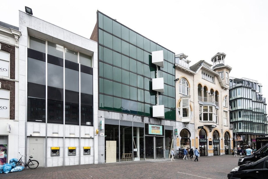 Groene gevel aan het Vredenburg in Utrecht gaat mogelijk verdwijnen; kledingwinkel Pull & Bear vraagt sloopvergunning aan