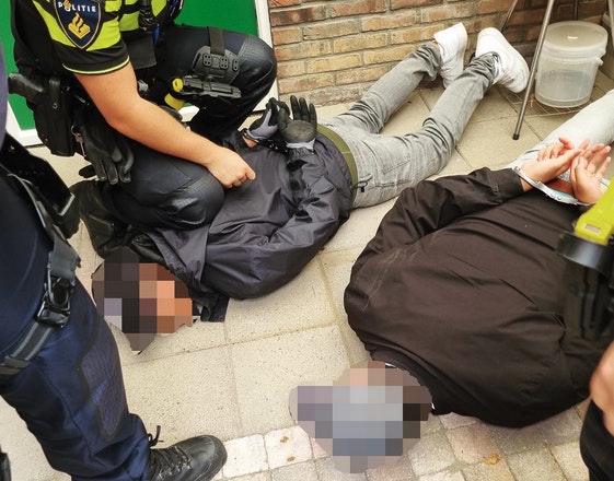 Man (18) en minderjarige jongen aangehouden voor poging tot inbraak in woning in Utrecht
