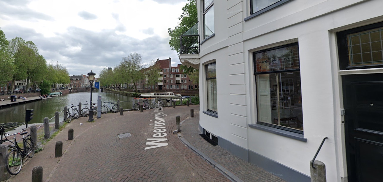 Taxibestuurder rijdt door na aanrijding voetganger op Bemuurde Weerd W.Z. in Utrecht; slachtoffer breekt been