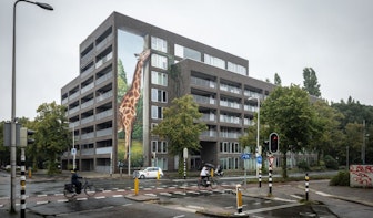 Deze nieuwe muurschildering in Utrecht van JanIsDeMan wordt met de jaren beter