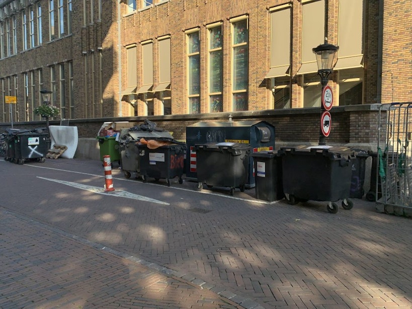 Gemeente Utrecht wil overlast van afval op de Neude aanpakken met ondergrondse containers