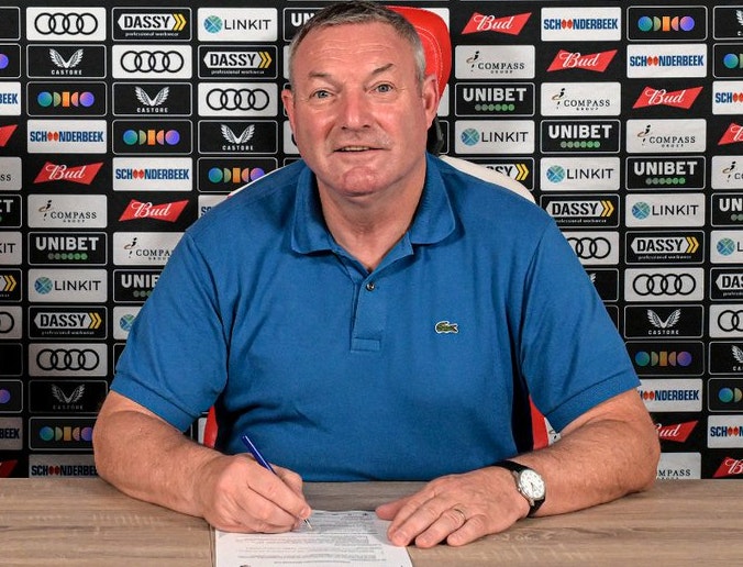 FC Utrecht kondigt nieuwe hoofdtrainer Ron Jans aan