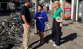 Burgemeester bezoekt ondernemers in door incidenten getroffen Damstraat in Utrecht: ‘De mensen zijn heel bang, dit moet stoppen’