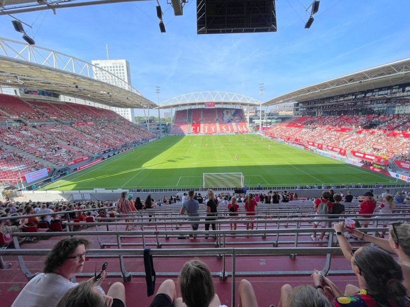 Marlou Peeters blikt terug op rentree FC Utrecht Vrouwen: ‘Nog altijd kippenvel van de wedstrijd tegen Feyenoord’
