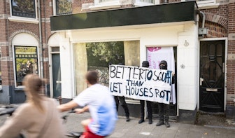 Leegstaande woning aan Catharijnesingel in Utrecht gekraakt