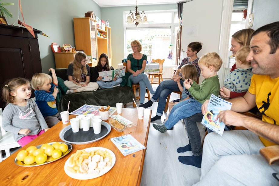 Kinderboekenweek start in Utrecht met voorleesfeestjes in honderden huizen