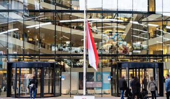 Gemeente hangt Utrechtse vlag halfstok