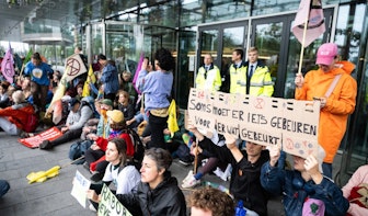 Greenpeace en Extinction Rebellion blokkeren Rabobank op de Croeselaan in Utrecht