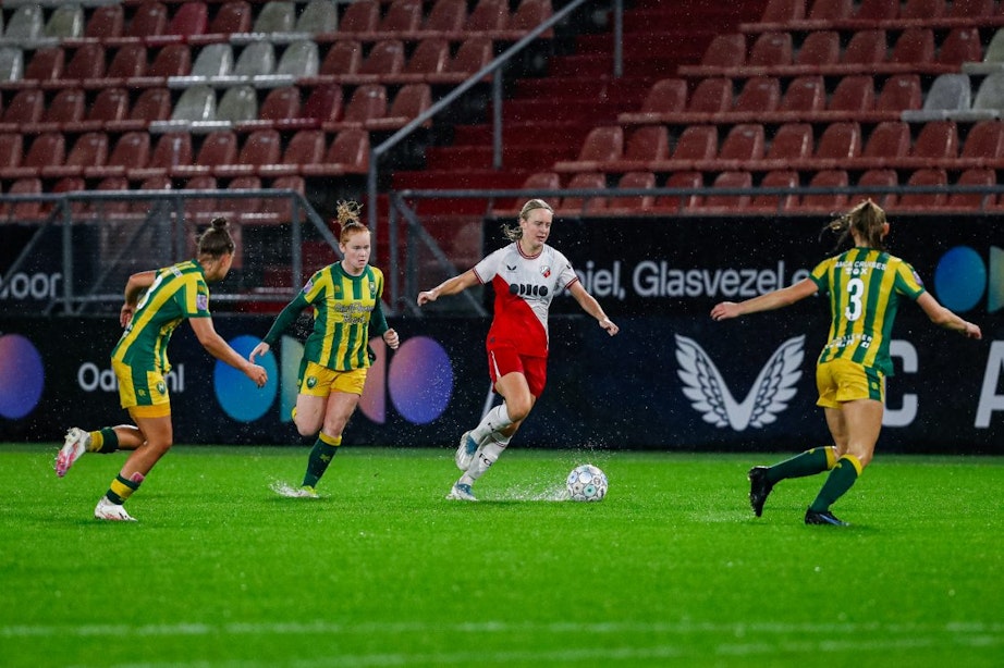FC Utrecht vrouwen pakken voor het eerst dit seizoen geen winst in regenachtig Stadion Galgenwaard