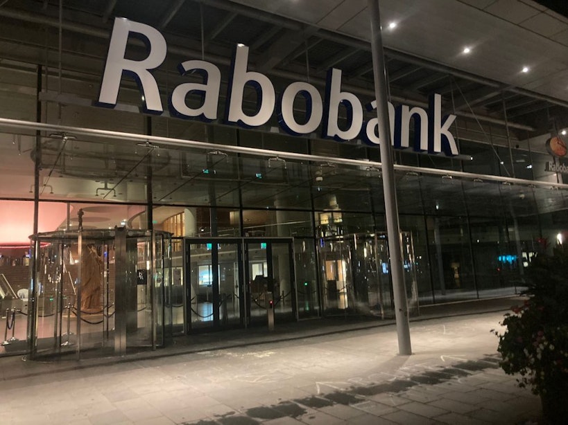 Klimaatdemonstranten heffen blokkade Rabobank aan Croeselaan in Utrecht op