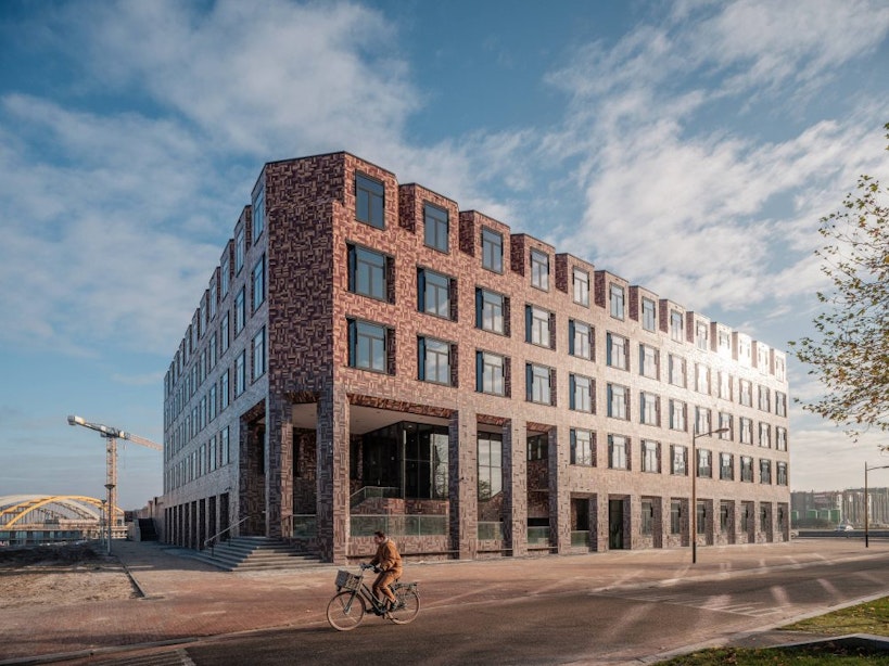 Nieuw schoolgebouw voor 1200 leerlingen aan Berlijnplein in Utrecht klaar