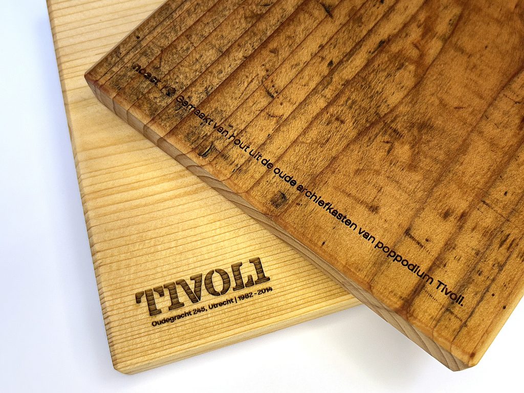 Hout uit voormalig poppodium Tivoli vereeuwigd in snijplanken en flesopeners