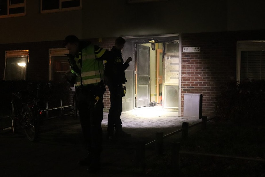 Explosief ontploft in portiek van flat aan de Adenauerlaan in Utrechtse wijk Kanaleneiland