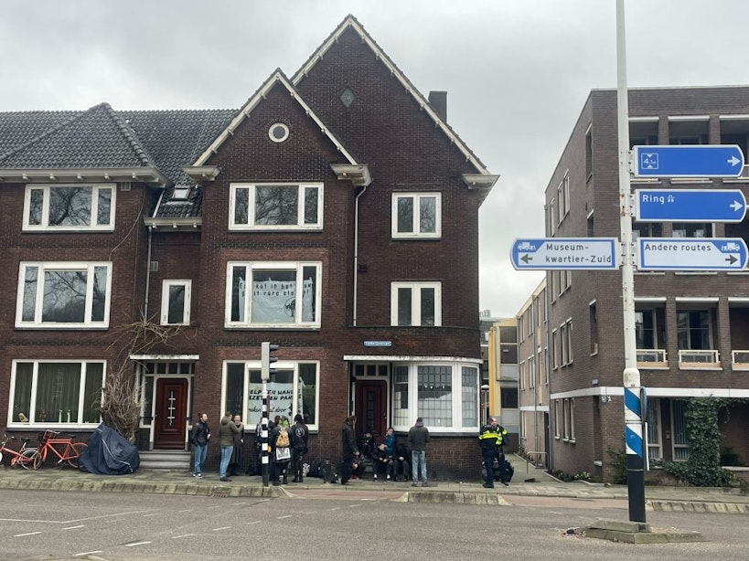 Leegstaande woning op hoek Catharijnesingel en Bleekstraat in Utrecht gekraakt