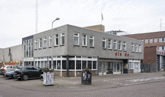 Groep ‘urgent woningzoekenden’ kraakt pand aan de Helling in Utrecht